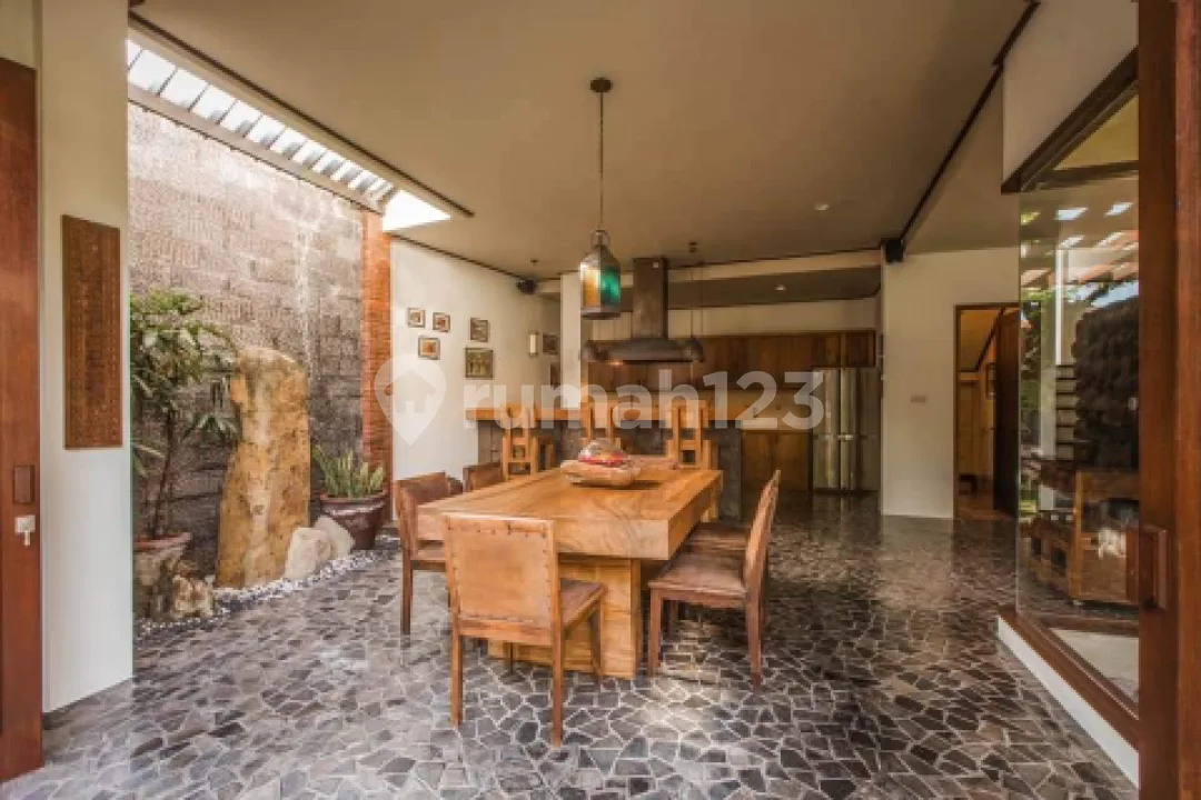 Villa Tropis Modern Dekat Pantai di Sudamala Sanur - Image 3 of 4