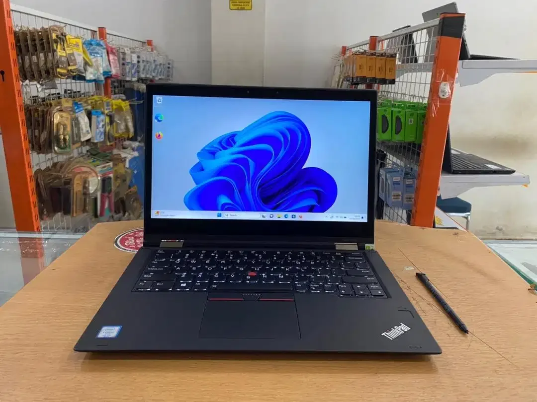 Lenovo ThinkPad X380 Yoga Core i7Gen8 Ram 16GB SSD 256GB Touchscren - Image 3 of 10