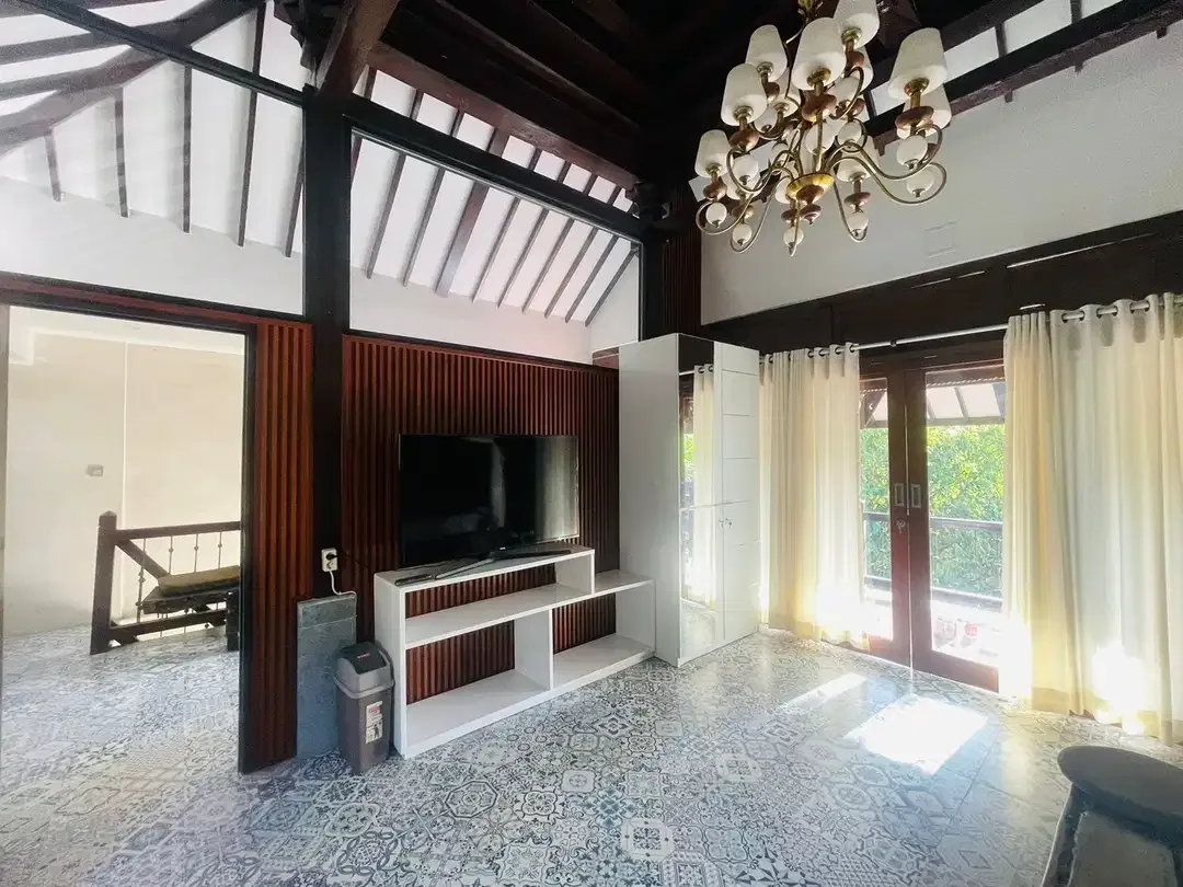 4 BEDROOMS FULLY RENOVATED VILLA IN PADONAN FOR SALE - Image 5 of 10