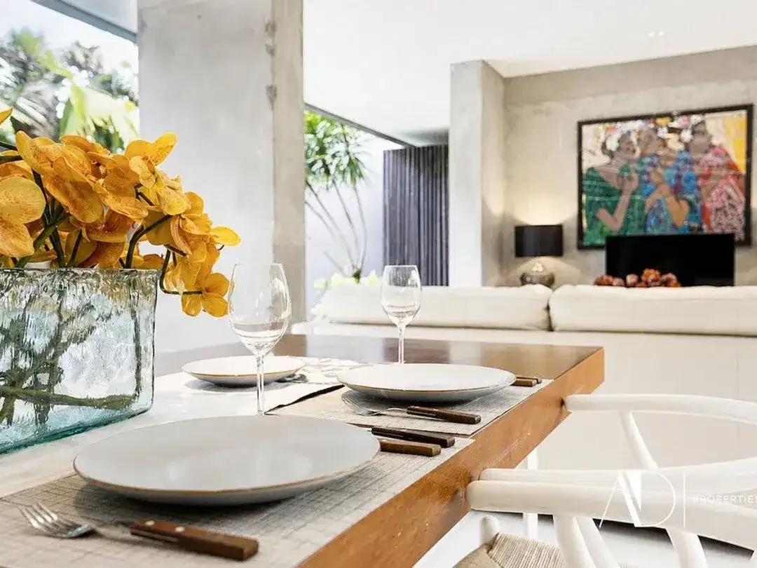 FREEHOLD | CONTEMPORARY TROPICAL 3-BEDROOM VILLA IN BERAWA, CANGGU - Image 6 of 10