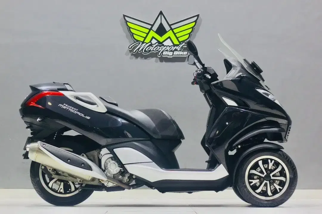 Peugeout Metropolis 400i, Tmax, ADV 750, Piaggio MP3 - Image 2 of 6