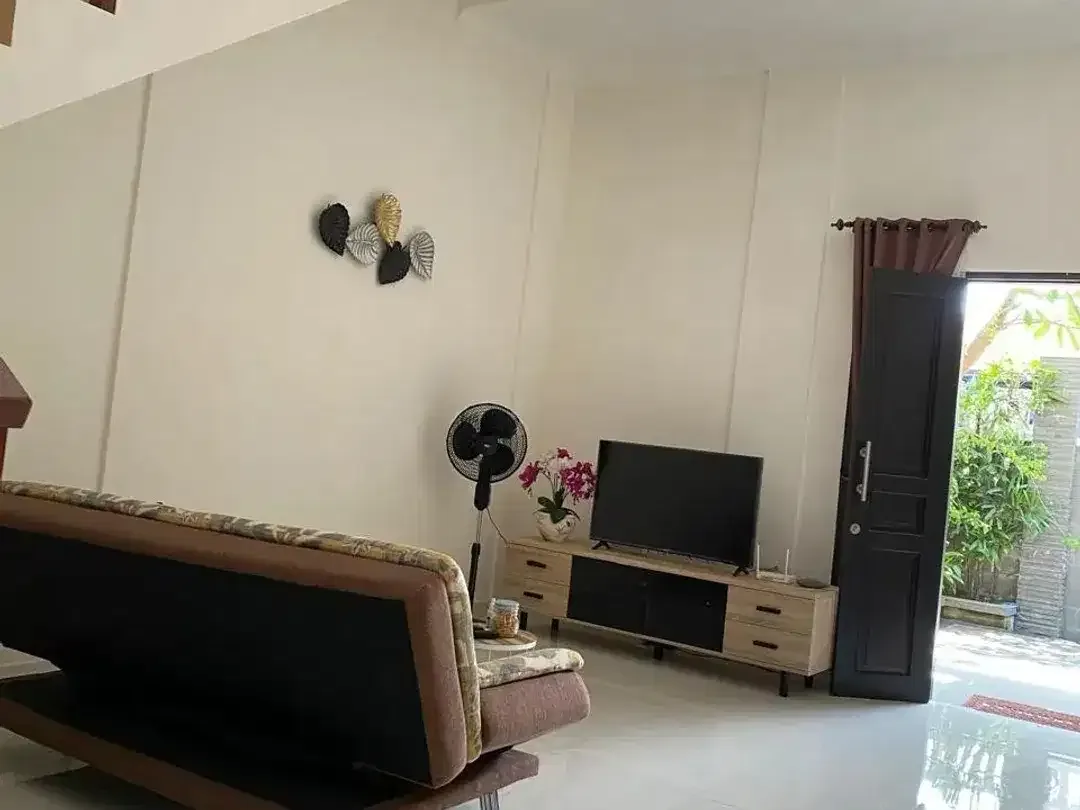 VILLA MODERN 3+1 BEDROOM KEROBOKAN | 15 MENIT KE CANGGU | PRIVATE POOL - Image 1 of 5