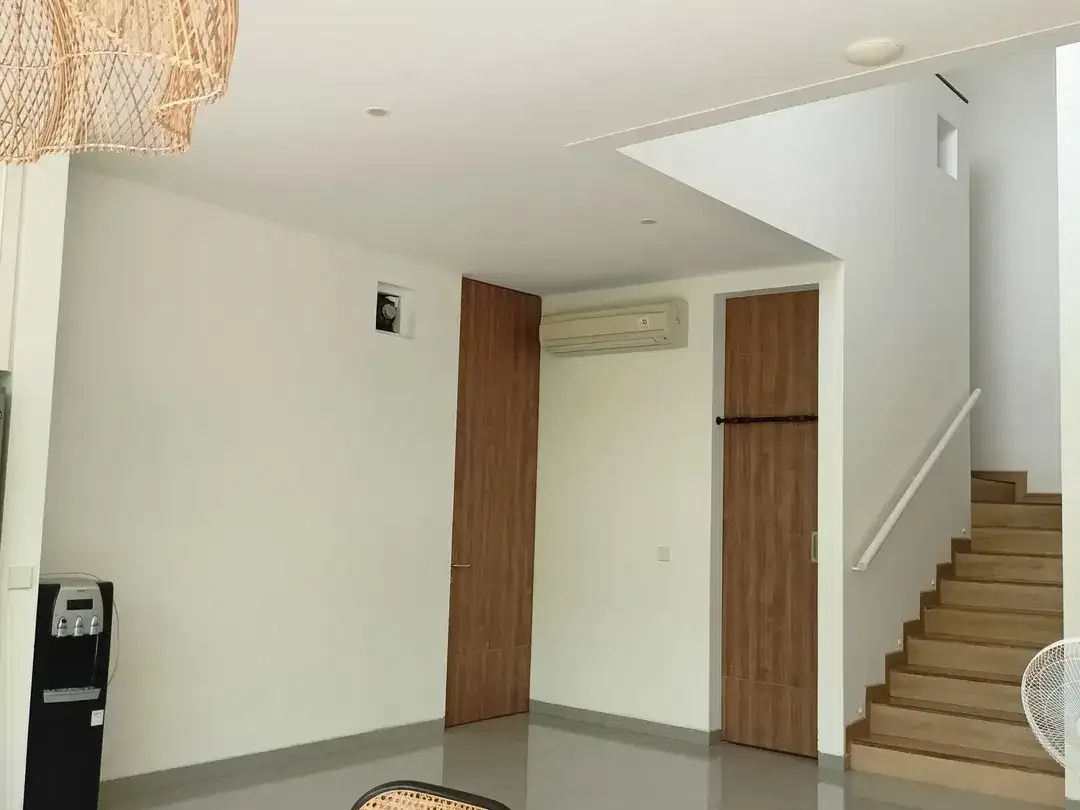 SHM 5,5 Milliar Rumah Style Villa di Renon dengan View Sawah - Image 6 of 10