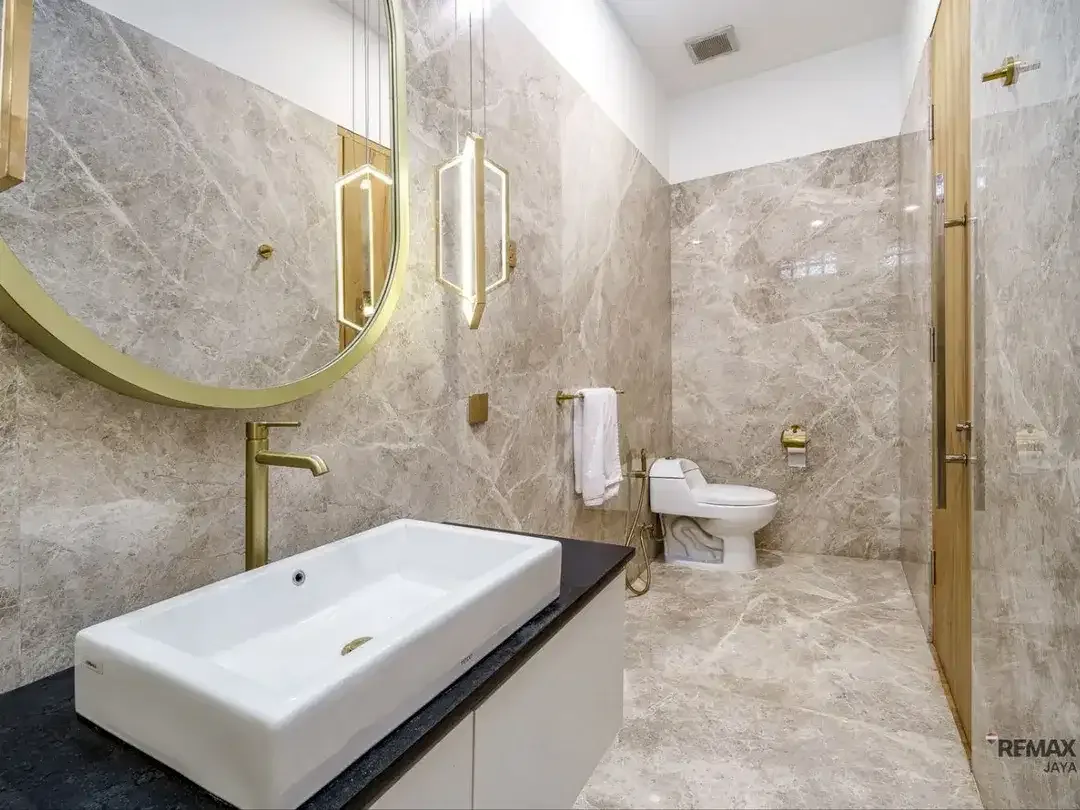Three Bedroom Luxury Modern Villa For Sale In Seminyak, Kuta - Image 6 of 10