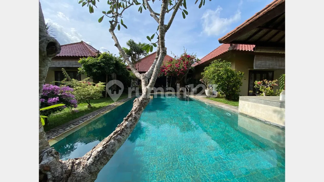 Classic Style Villa Peaceful Atmosphere Near Sidewalk Jimbaran - Image 4 of 4
