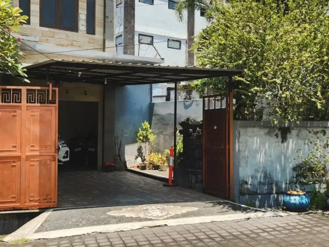 Rumah Spesial Lokasi Premium di Muding Indah, Gatot Subroto Barat - Image 2 of 10
