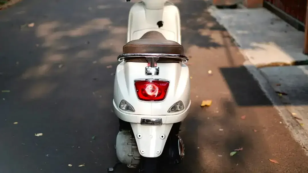 VESPA LX 150 3V 2013 PUTIH - TERMURAH - Image 7 of 8