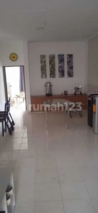 Ruko 2 Lantai Dilokasi Strategis Ditengah Kota Denpasar Dekat Universitas,sekolah,tempat Kulineran, Coffe Shop,mall, Supermarket Dan Wisata Pantai Diarea Denpasar Selatan - Image 1 of 4