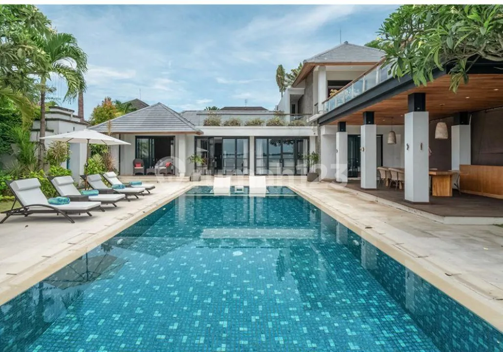 Dijual Villa Mewah Pinggir Pantai Siap Huni Berlokasi di Nusa Dua, Kuta Selatan, Bali - Image 3 of 4
