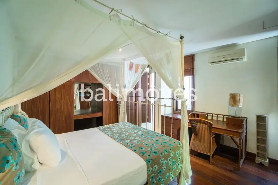 Vila Mewah dengan Lima Kamar Tidur yang Indah di Tepi Pantai Sanur - Image 7 of 10