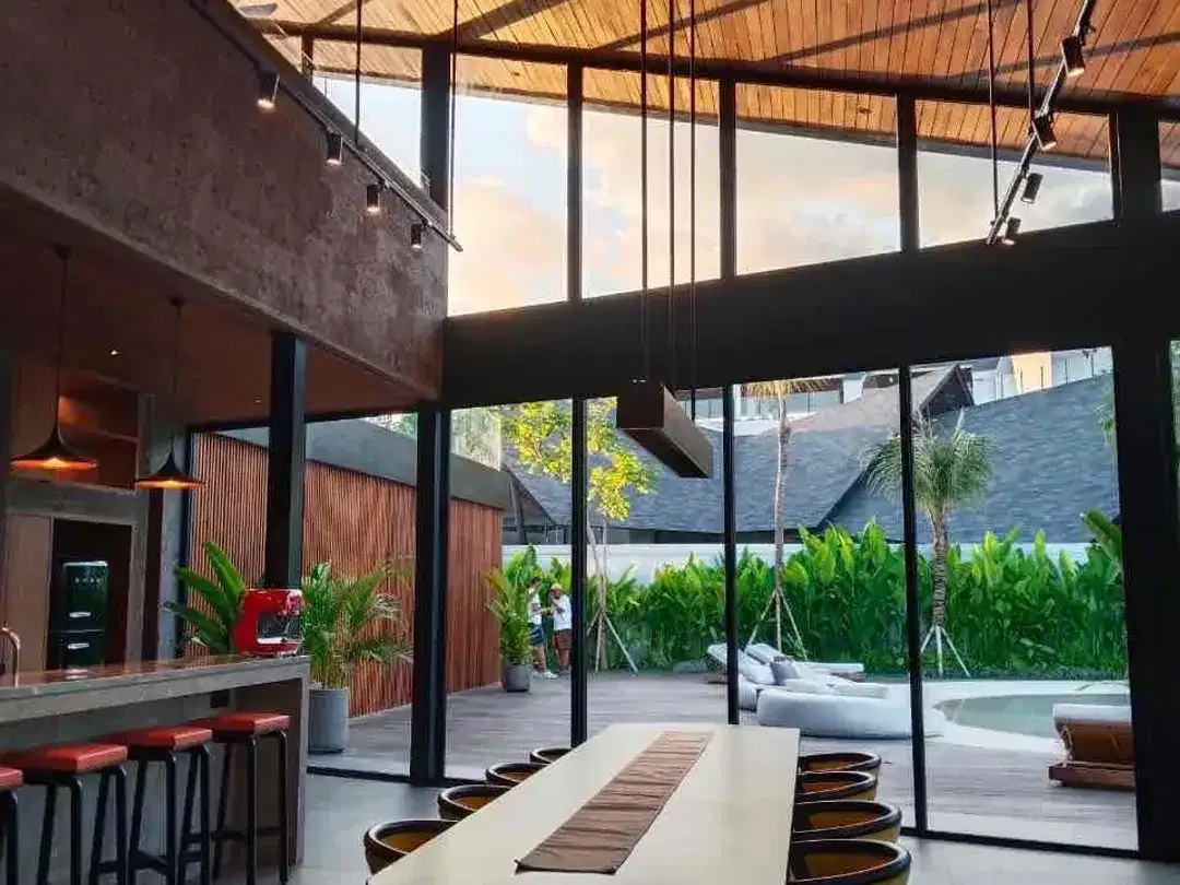 TROPICAL LUXURY 5 BEDROOM VILLA LOCATED A HEART OF BATU BOLONG CANGGU - Image 7 of 10