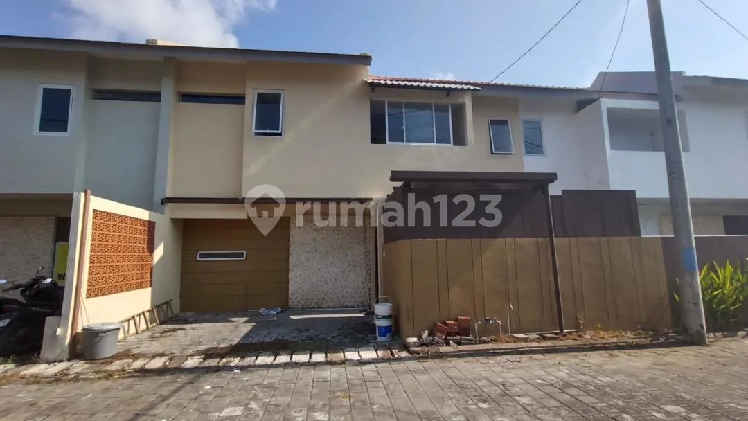 Rumah 2 Lantai Lokasi Strategis - Image 1 of 4