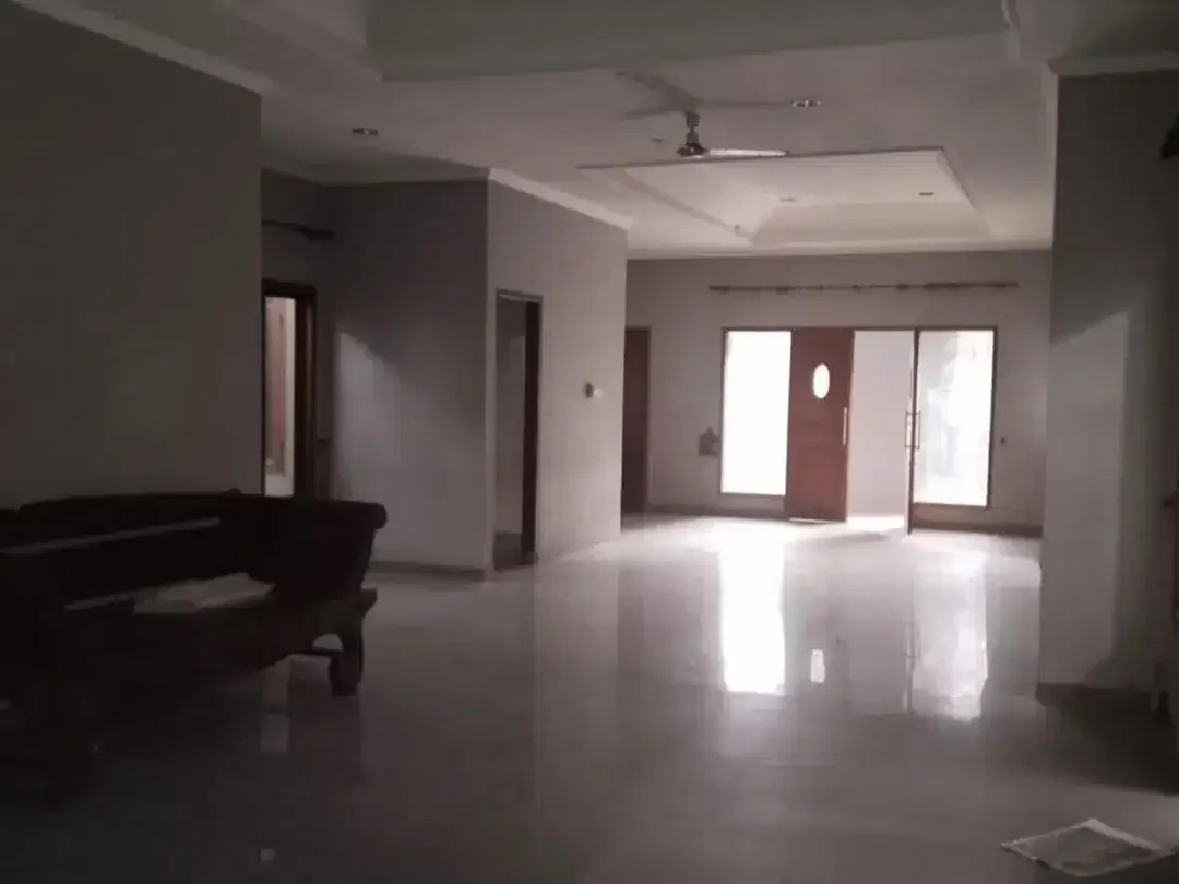 Dijual murah rumah hitung tanah dekat Plaza Renon - Image 4 of 9