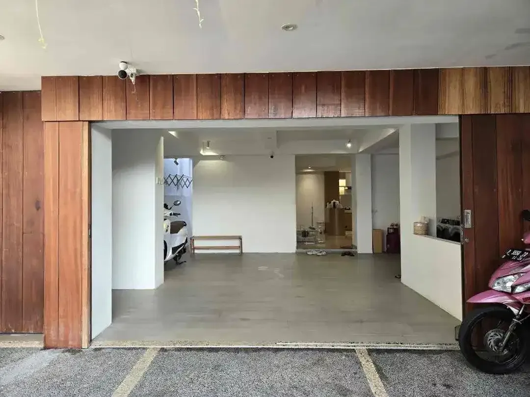 Dijual Rumah Semi Villa Mewah 3 Lantai di Kawasan Elite Pecatu Indah Resort - Image 2 of 10