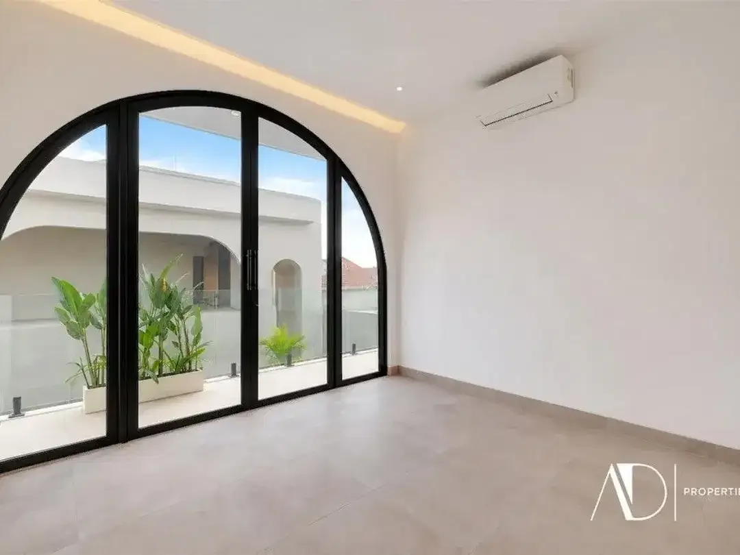 LEASEHOLD | CONTEMPORARY TROPICAL VILLA WITH PRIVATE POOL IN CANGGU - Image 9 of 10