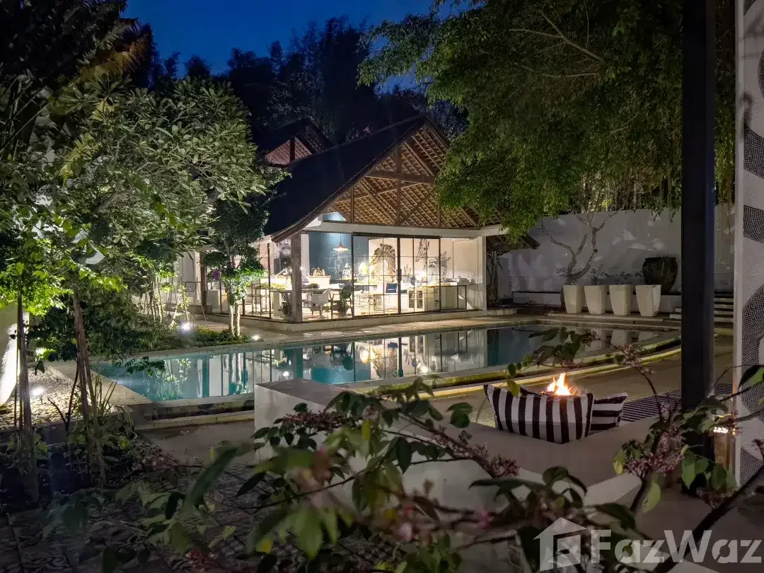 7 Bedroom Villa for sale in Kerobokan, Bali - Image 3 of 10