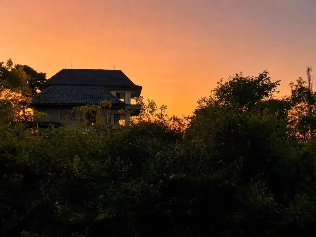 Rare Investment Opportunity: 927 sqm Freehold Ocean View Land with Unfinished 5-Bedroom Villa in Prestigious Nusa Dua - Image 7 of 10