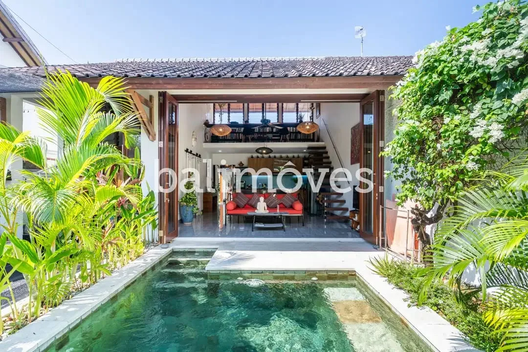 Villa Modern Cantik dengan Tiga Kamar Tidur di Sanur - Image 1 of 10