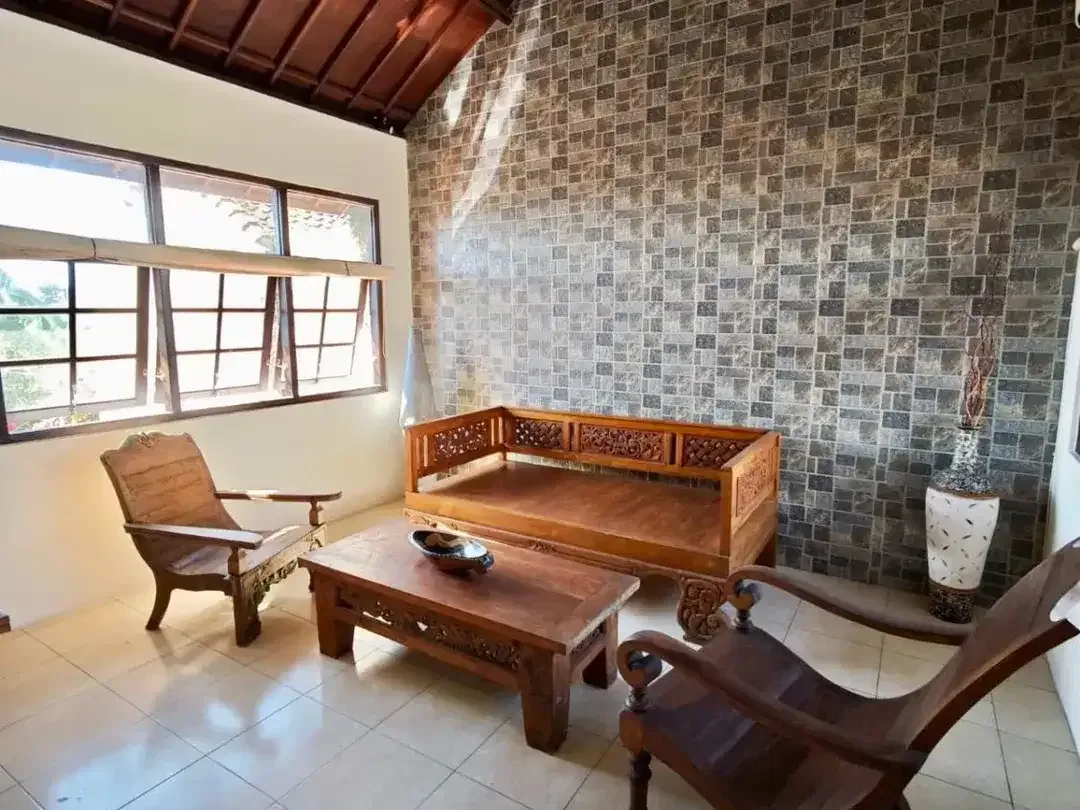 RUMAH BALINESE EXCLUSIVE 2 LANTAI DI SILIGITA NUSA DUA DEKAT PANTAI MENGIAT - Image 3 of 10