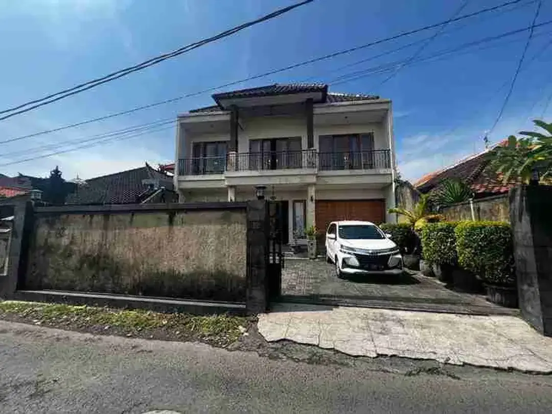 Rumah luas di jantung Kota Denpasar Selatan - Image 2 of 8