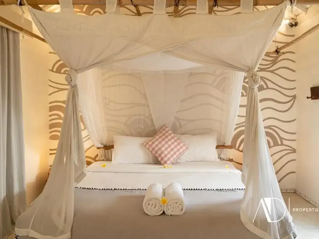 LEASEHOLD | 3-BEDROOM TROPICAL VILLA IN BATU BOLONG, CANGGU - Image 9 of 10