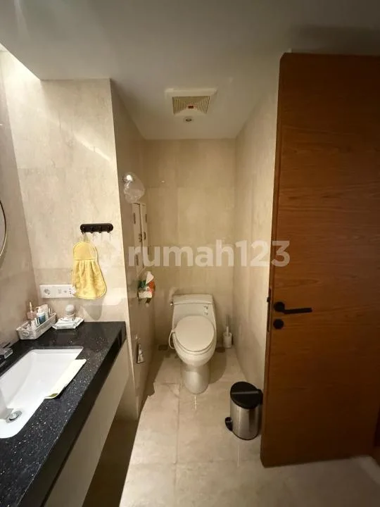 FOR SALE APARTEMEN RESIDENCE BEACHWALK 2BR FULLY FURNISHED DI KUTA - Image 3 of 4