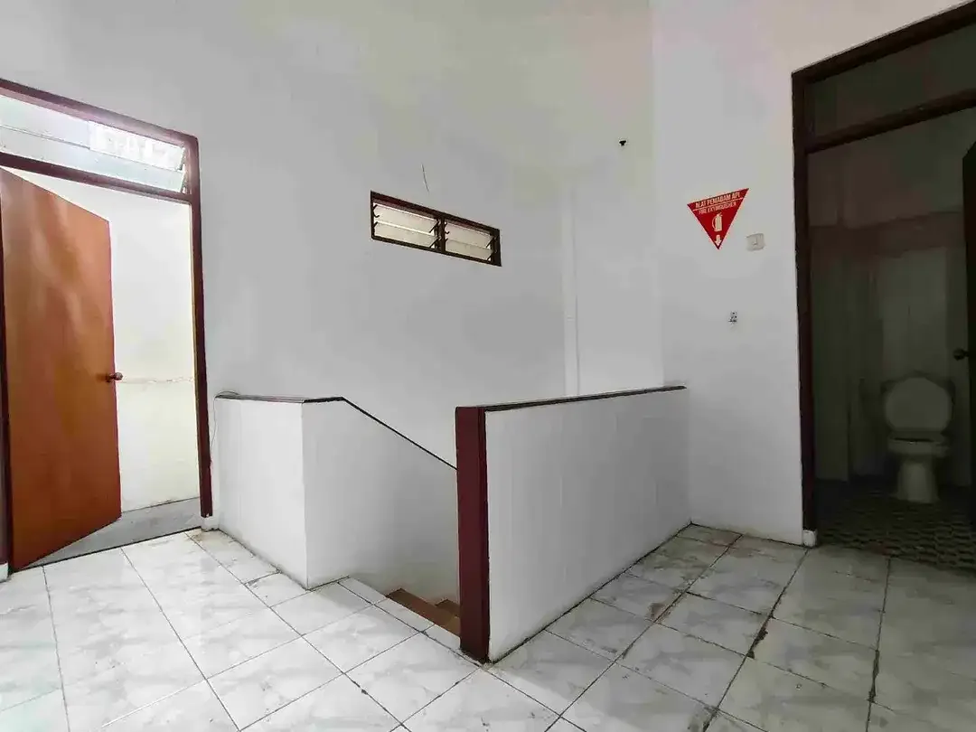 Ruko 3 lantai lokasi premium Cok Agung Tresna Renon Denpasar Bali - Image 5 of 10