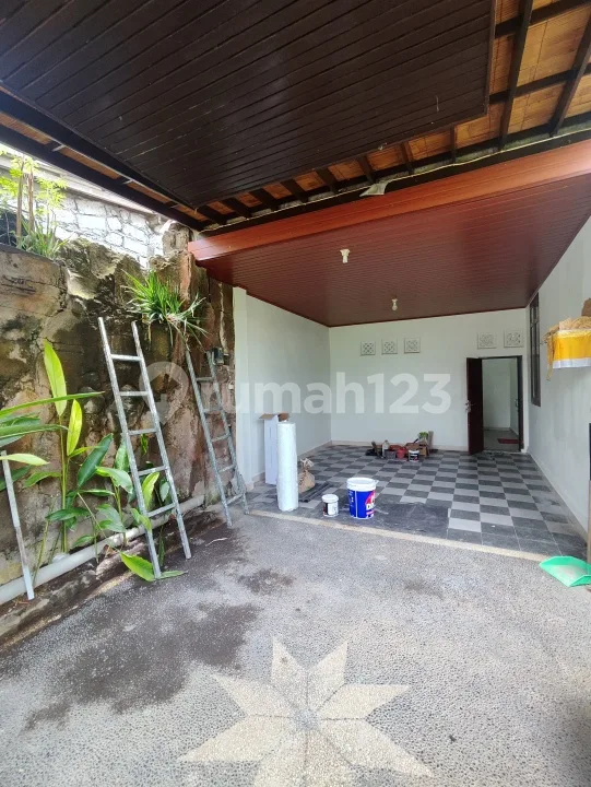 Rumah Luas Lega Semi Furnish 5 Menit Keluar By Pass Sanur Dekat ke Renon dan Sesetan - Image 3 of 4
