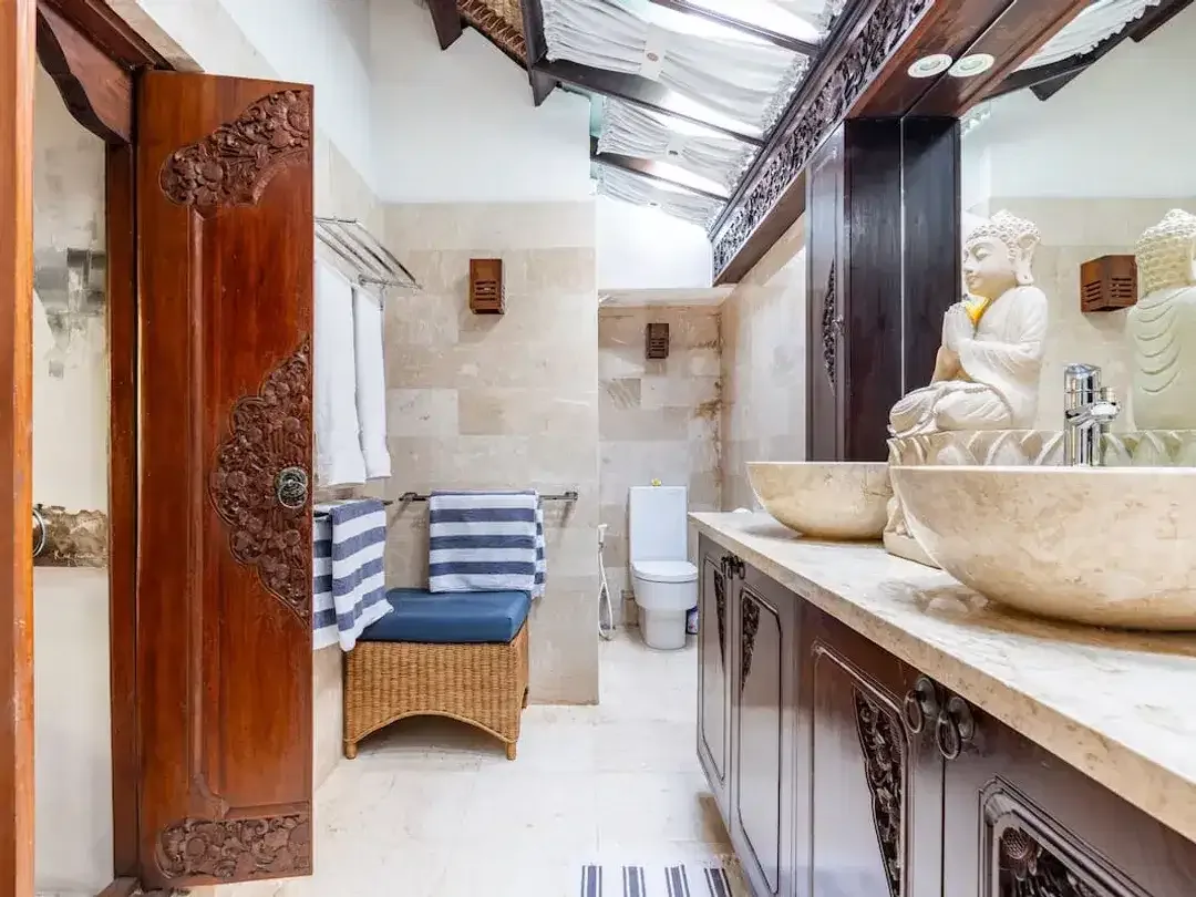 PROFITABLE LUXURY VILLA IN PRIME TOURISM SANUR - Image 10 of 10