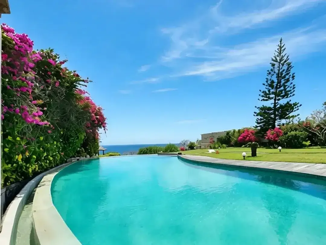 Villa Tepi Tebing Pantai Sawangan Nusa Dua Bali - Image 1 of 10