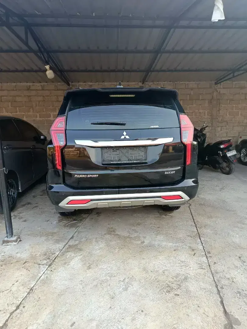 PAJERO SPORT DAKAR 2.4 AT 2021 | TANGAN 1 | SERVICE ATPM | PRIBADI - Image 7 of 10