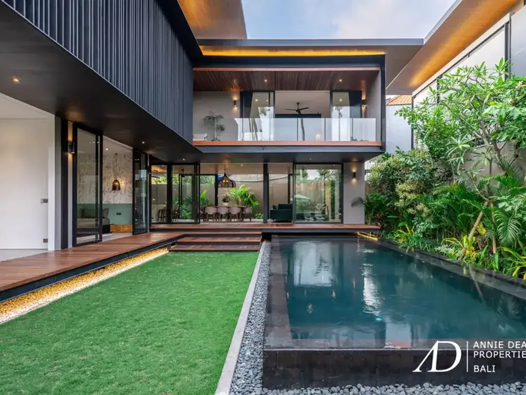LEASEHOLD | MODERN LUXURY TROPICAL VILLA IN CENTRAL SEMINYAK - Image 5 of 10