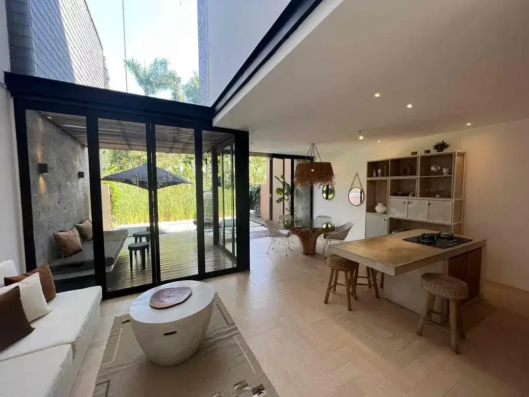 LUXURY 3 BEDROOMS STRATEGI AND PRIME LOCATION A HEAT OF BERAWA CANGGU - Image 4 of 10