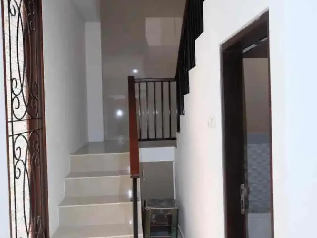 Rumah minimalis yang sangat nyaman terletak di kawasan elite Perumahan Sekar Tunjung - Image 5 of 10
