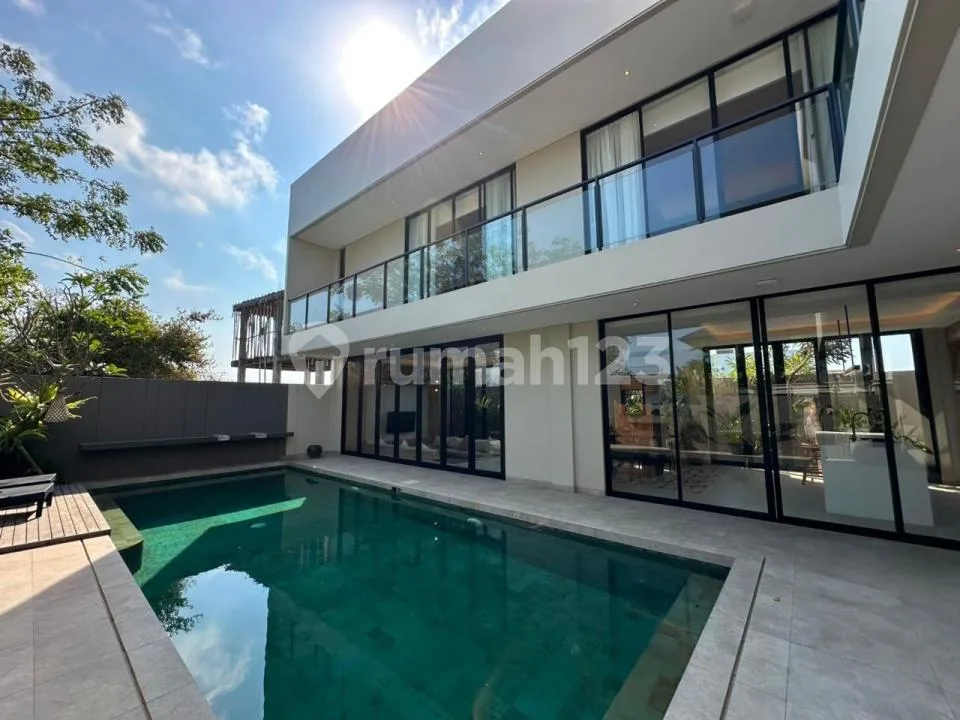 Leasehold Minimalist 3 Storey Villa With Full Views In Ungasan - Image 2 of 4