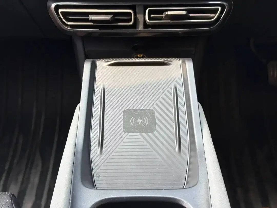 BYD Atto 1 Premium Long Range 2025 Putih  Pajak 12-2026 KM 22 rb - Image 8 of 10