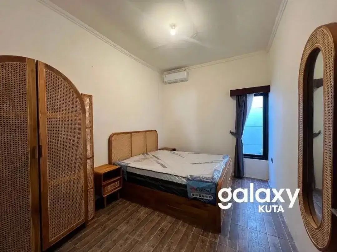 RUMAH DENGAN HALAMAN FULL FURNISHED DI PERUM BERANDA KUTUH BADUNG - Image 9 of 10