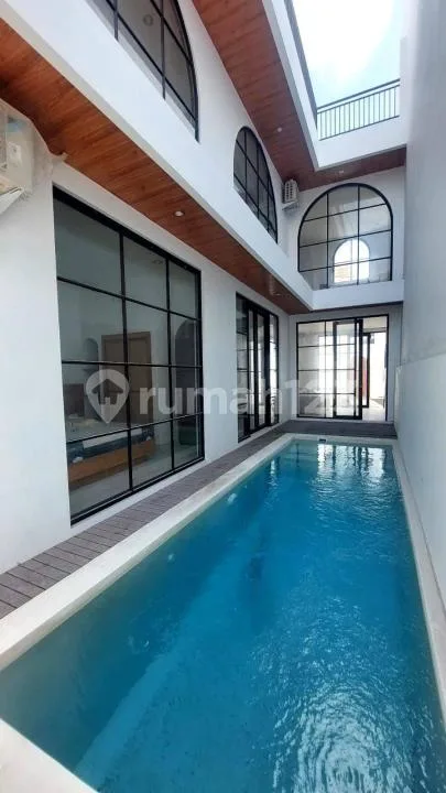 Villa Mayoritas Ekspat Strategis Lengkap di Jimbaran. Turun Harga - Image 4 of 4