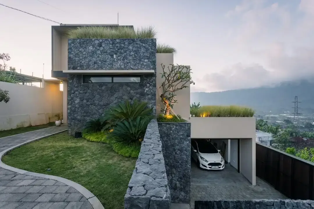 VILLA MEWAH 4BR SUASANA ALAMI SANGAT MEWAH TENANG DI BEDUGUL BALI - Image 4 of 10