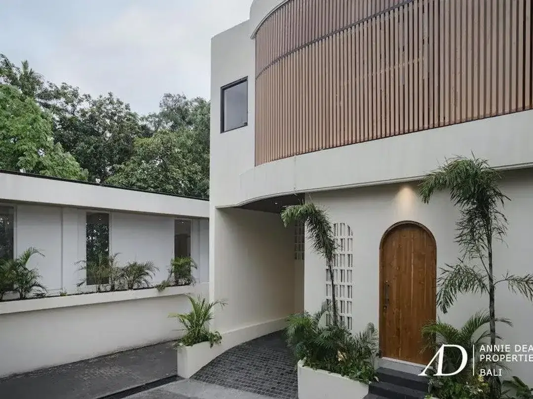 LEASEHOLD | 3 UNITS LEFT - MODERN VILLAS IN PRIME TUMBAK BAYUH - Image 1 of 10