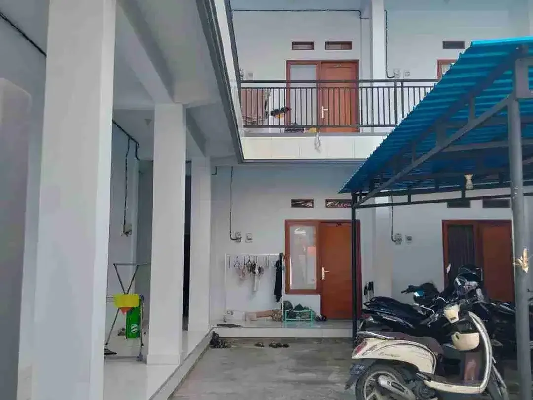Dijual rumah kost lantai 2 full penghuni lokasi dalung Kaja dekat buduk masih baru belum ada setahun - Image 1 of 7