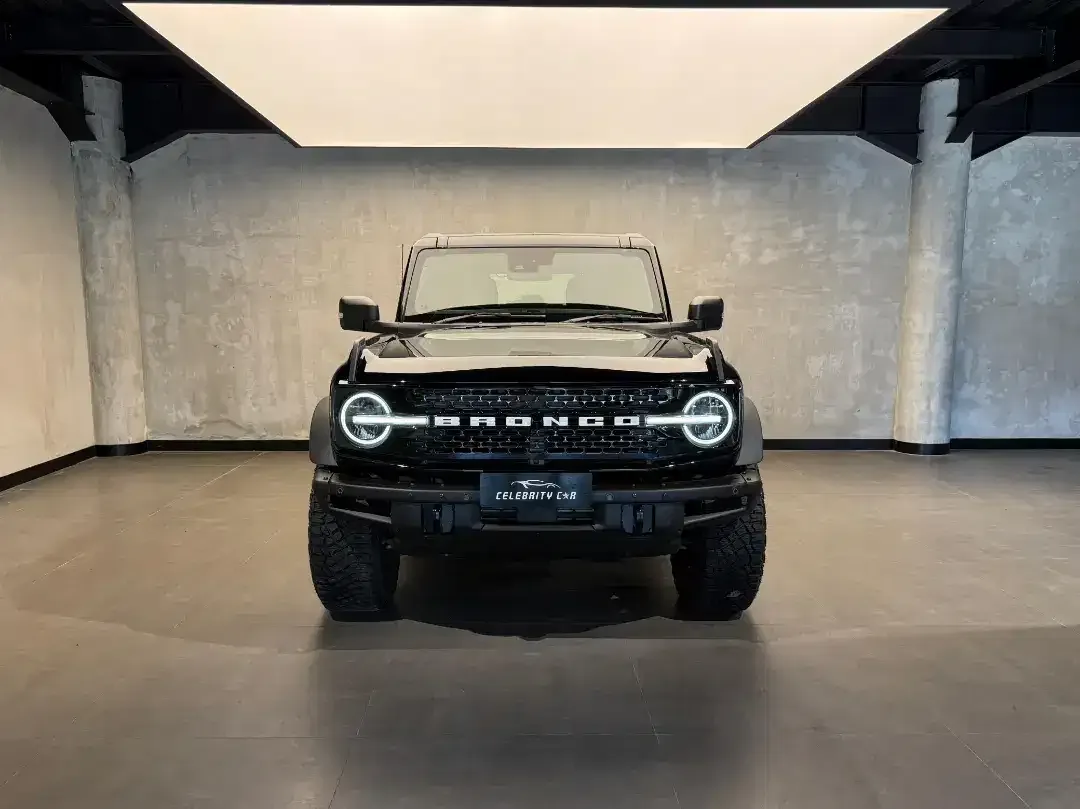 FORD BRONCO WILDTRAK 4-DOOR AT 2022 SHADOW BLACK - Image 1 of 10