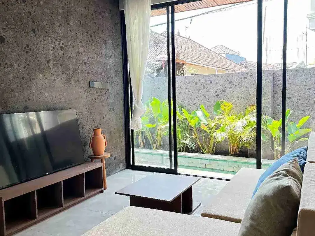 Jual Villa 1lt Furbished area Lokasi Jl Raya Canggu lingkungan Strstegis untuk Hunian / Investasi - Image 2 of 10