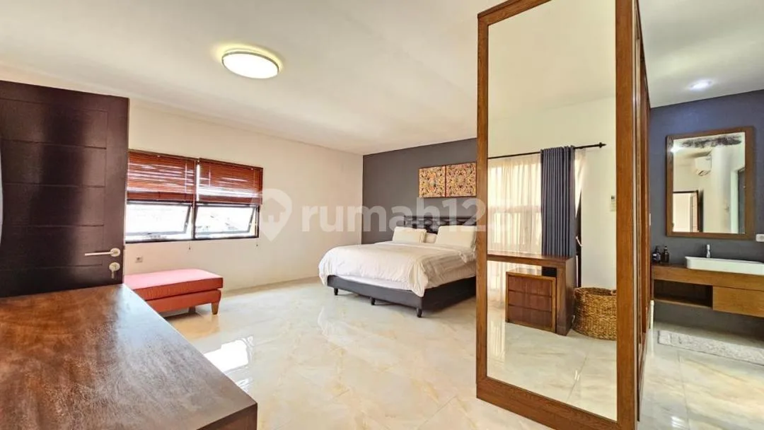 Freehold (Dijual) Rumah Modern Semi Villa - Image 3 of 4