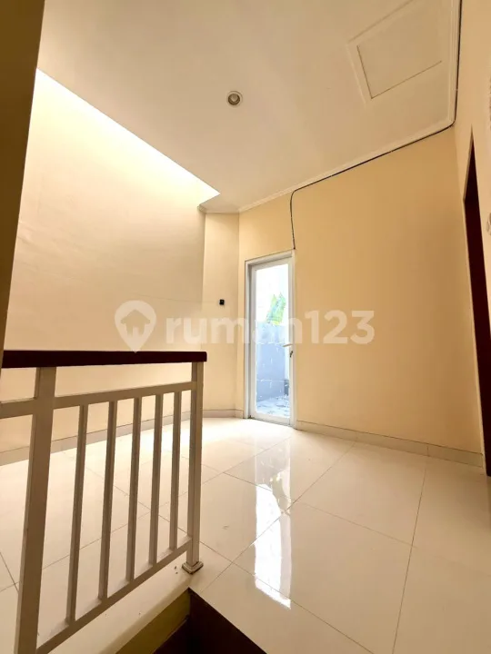 Disewakan Rumah Baru 2 Lantai Minimalis di Denpasar Utara - Image 2 of 4