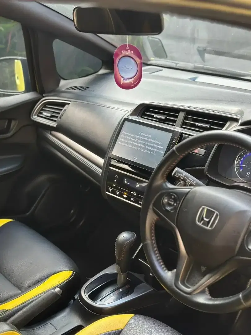 JAZZ RS 2017 FACELIFT MATIC ASLI BALI LOW KM ISTIMEWA SIAP PAKAI - Image 6 of 10