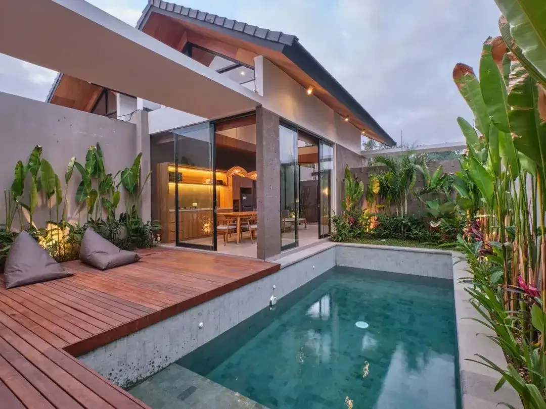 illa mewah yang menawarkan hunian berkonsep modern yang stylish dan nyaman di Kemenuh, Gianyar. - Image 1 of 9