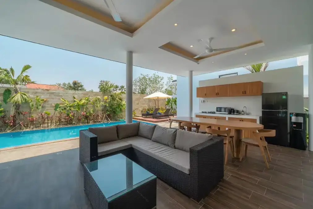 VILLA LEASEHOLD MODERN BEBAS BANJIR DI SEMINYAK - Image 3 of 10