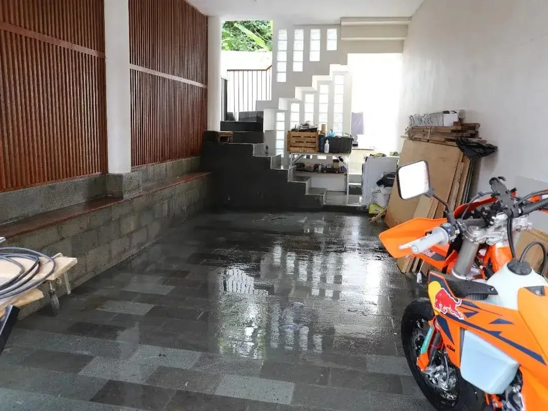 DIJUAL MURAHH RUMAH / VILLA DI BALI  PRIVATE POOL 15 menit ke canggu - Image 7 of 10
