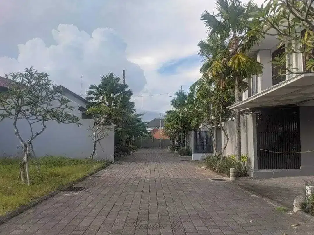 SEWAKAN RUMAH BARU SANGAT TERAWAT ONE GATE Sistem AREA DENPASAR - Image 1 of 9